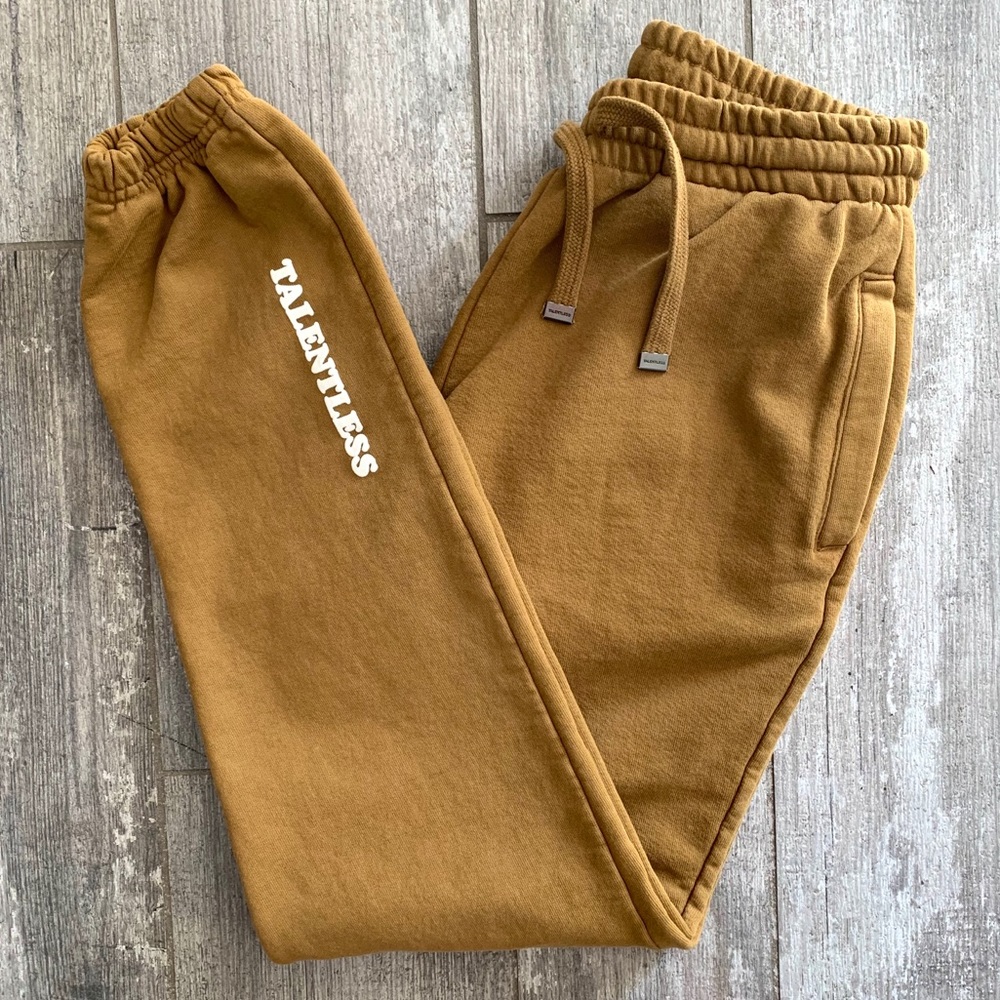 🔥🔥TALENTLESS - IM STAYING HOME SWEATPANTS🔥🔥 - Picture 3 of 8